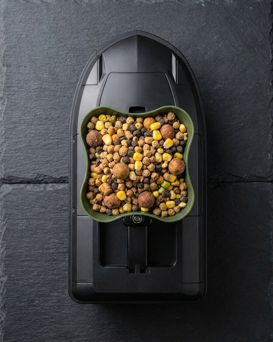 360° Rotating Bait Dispenser & Bait Spreader, Universal for  — packshot flatlay